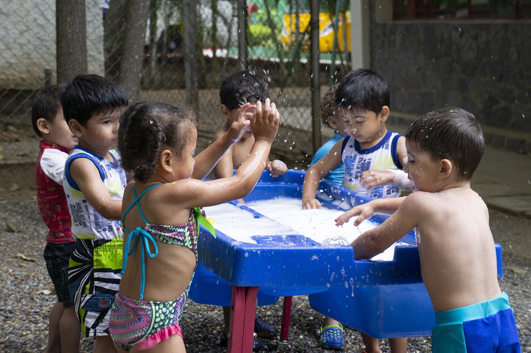 Jugando con agua y espuma
